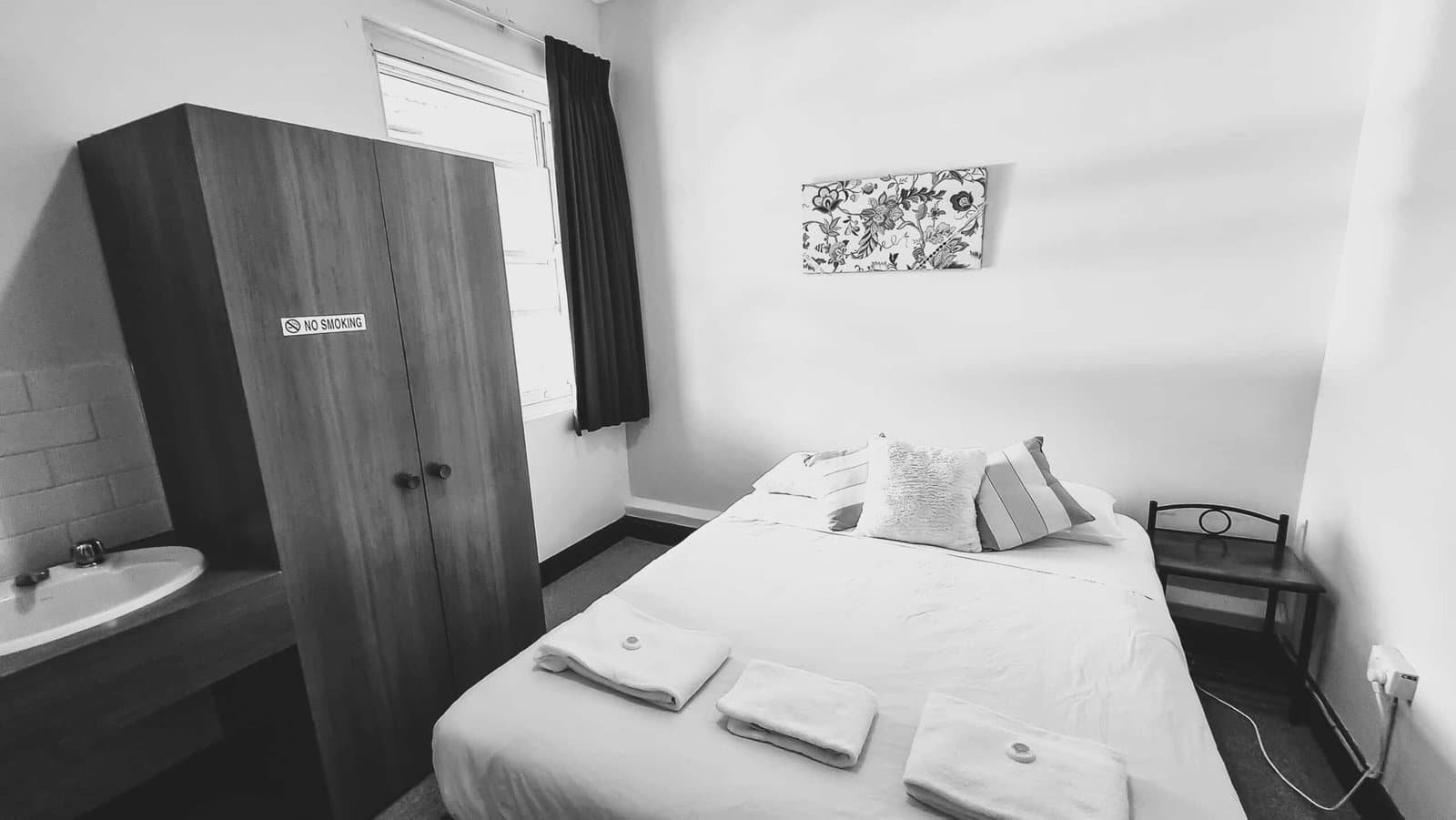 Room 4 - Queen - grey